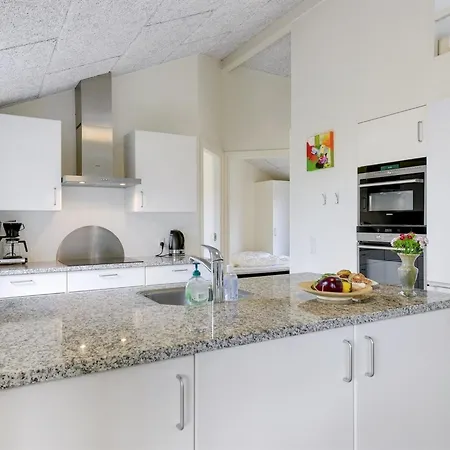 Finja - 500m From The Sea By Interhome Vakantiehuis